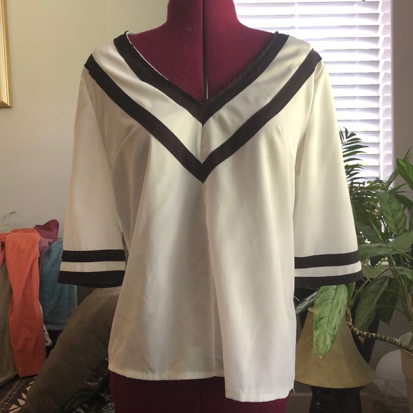 White and black top! - Picture 1 of 1